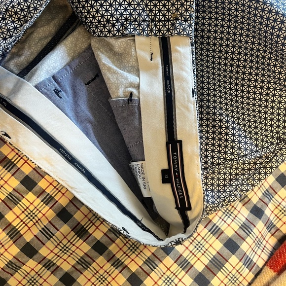 Tommy Hilfiger Chino Shorts - Picture 4 of 5